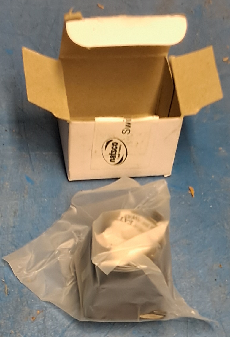 Lucerix 12V Mirror Switch 5016503